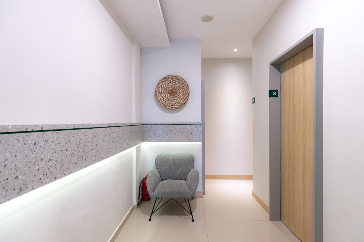 Urbanview Hotel R House Batam By Reddoorz Bagian luar foto