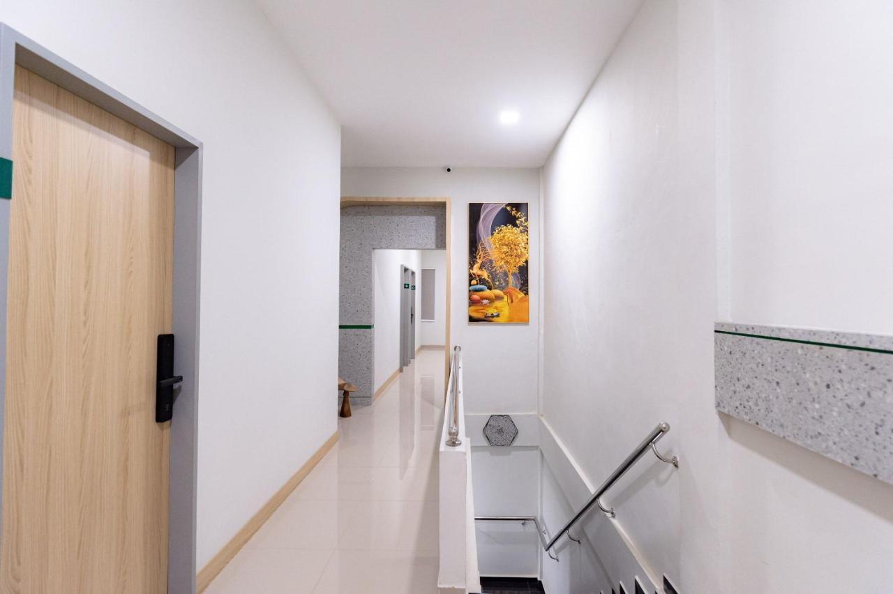 Urbanview Hotel R House Batam By Reddoorz Bagian luar foto